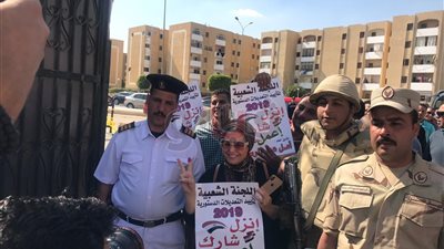 صابرين تدلي بصوتها في الاستفتاء بالشيخ زايد