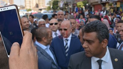 محافظ القاهرة يتفقد سير عملية الاستفتاء بعابدين والزاوية