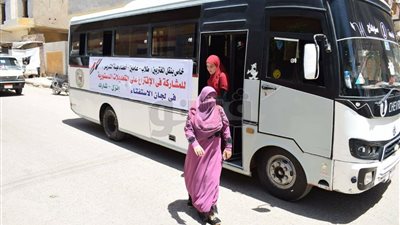 جامعة سوهاج تخصص أتوبيسات لنقل الطلاب المغتربين للجان الاستفتاء