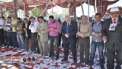 بالفيديو والصور.. إيقاف التصويت بانتخابات الزمالك لأداء صلاة الجمعة
