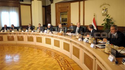 تفاصيل الاجتماع الأسبوعي للحكومة.. «الوزراء» يهنئ الأقباط بعيد الميلاد.. والصحة: افتتاح 21 مستشفى حتى منتصف 2016.. التموين: وضع كراسة الشروط لأراضي السلاسل التجارية.. و«الري» تفتح 