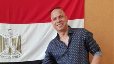 توافد المصريين بالخارج على الاستفتاء وظهور وائل جمعة بالهجمة الأخيرة