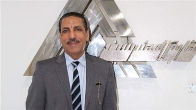 نقيب مهندسي أسيوط يدلي بصوته في الاستفتاء على التعديلات الدستورية