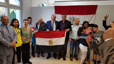 أبناء الجالية المصرية بالنمسا يشاركون في آخر أيام الاستفتاء (صور)