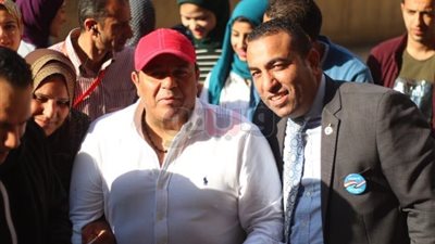 محمد فؤاد للعاملين بلجنته التصويتية: «هشربكم شاي» (فيديو)