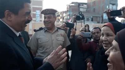 سيدة بالقليوبية بعد التصويت في الاستفتاء: عايزين السيسي 100 سنة (فيديو)