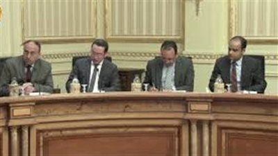 ممثلو النقابات العمالية يطالبون رئيس الوزراء بتثبيت العمالة المؤقتة