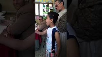 طفل يلقي قصيدة «مصر أحلى من الحلاوة» داخل لجنة بالقليوبية (فيديو)