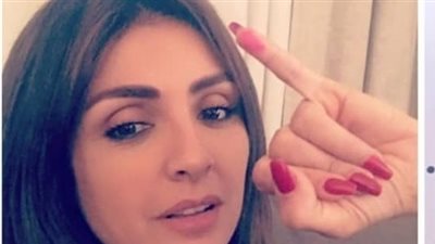 سمر يسري تدلي بصوتها في الاستفتاء على التعديلات الدستورية