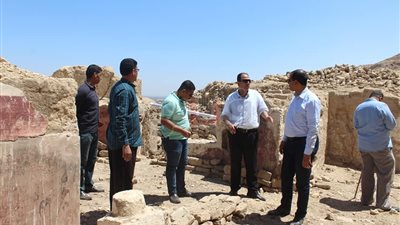 رئيس قطاع الآثار الإسلامية والقبطية يتفقد موقع حفائر البعثات المصرية