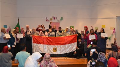 مشاركة طلاب وأعضاء هيئة تدريس جامعة القاهرة في الاستفتاء (صور)