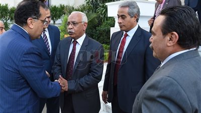 الجمل يطالب الحكومة بسداد المتأخرات المالية لشركات قطاع الأعمال العام