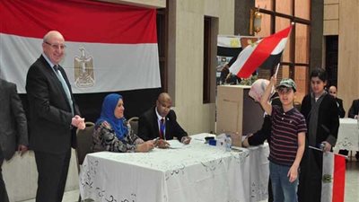 سفارة مصر بالكويت: مد التصويت في الاستفتاء بسبب كثافة الحضور