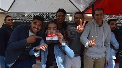 إقبال المواطنين للتصويت على التعديلات الدستورية بـ