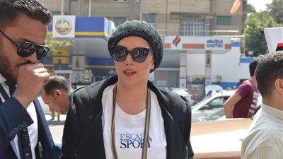 حورية فرغلي تشارك في الاستفتاء على التعديلات الدستورية (فيديو)