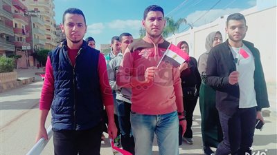 برلمان شباب كفر الشيخ يجوبون الشوارع لحث المواطنين على الاستفتاء