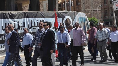 اتحاد معلمي الأقصر ينظم مسيرة لتأييد المشاركة في الاستفتاء (صور)