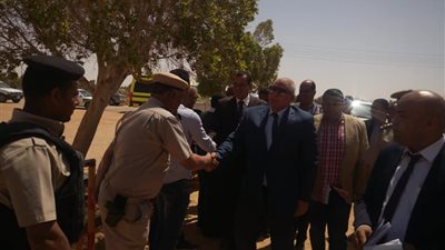 محافظ الوادي الجديد يتفقد عددا من لجان الاستفتاء على الدستور (صور)