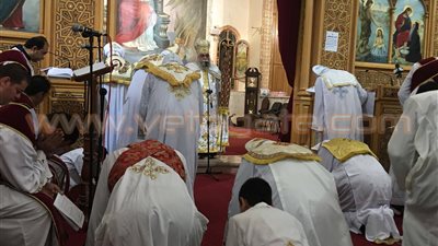 بالفيديو والصور.. بدء صلاة عيد الميلاد المجيد بكنائس الإسماعيلية