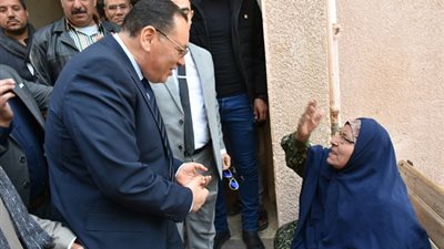 محافظ الشرقية: مشهد مشاركة كبار السن في الاستفتاء يدعو للفخر (صور)