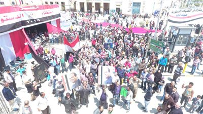 المغتربون يدلون بأصواتهم في لجنة محطة مصر (صور وفيديو)