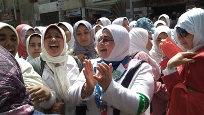 مسيرة لطالبات التعليم الفني بكفر الشيخ لحث المواطنين على الاستفتاء