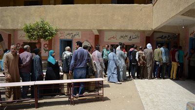 تزايد إقبال الناخبين على لجان الاستفتاء بشبرا الخيمة (صور)