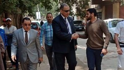 سكرتير محافظة القاهرة يدلى بصوته في الاستفتاء (صور)