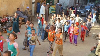 أطفال الأقصر ينظمون مسيرة لحث المواطنين على المشاركة في الاستفتاء