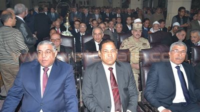 بالصور.. محافظ الغربية يشارك الأقباط احتفالات عيد الميلاد