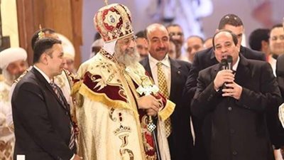 بالفيديو.. الأقباط للسيسي: «بنحبك».. والرئيس: «البابا هيزعل»