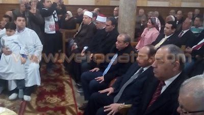 بالصور.. محافظ القليوبية يشارك الأقباط الاحتفال بعيد الميلاد