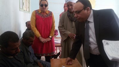 شقيقان كفيفان بقنا أحدهما قال «نعم» والآخر صوت بـ «لا» (فيديو)