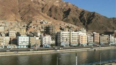 إجراءات عاجلة لإنقاذ سفينة تحمل مواد نفطية بميناء 