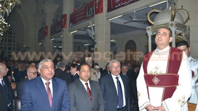 بالصور.. محافظ الغربية يهنئ الأقباط بعيد الميلاد المجيد