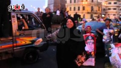 بالفيديو.. «أم محمد» ترقص بـ«عبد المنعم رياض» احتفالًا بترشح السيسي