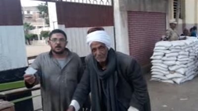 مسن بالقليوبية: مشيت 3 كيلو من أجل الاستفتاء (فيديو)