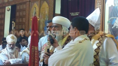 بالصور.. محافظ البحيرة يهنيء الأقباط بـ«عيد الميلاد» بدمنهور