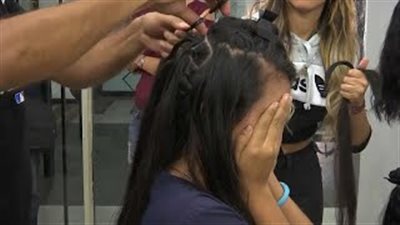 فنزويليات يبعن شعرهن لتأمين لقمة العيش (فيديو)