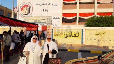 عبلة الكحلاوي تدلي بصوتها في التعديلات الدستورية بالتجمع الأول (صور)