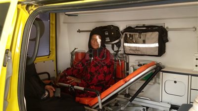 الإسعاف تنقل 5 مواطنين للتصويت على تعديل الدستور (صور)