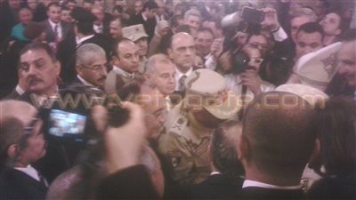 بالصور.. برلمانيون وسياسيون يقدمون الورود لـ«أقباط الإسكندرية»