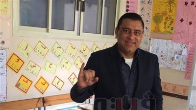معتز الدمرداش يدلي بصوته في الاستفتاء بأكتوبر (صور)