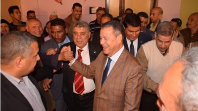 سيدات يستقبلن محافظ بني سويف بـ«الزغاريد» في لجان إهناسيا (فيديو)