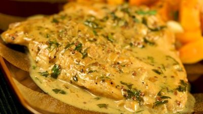 طريقة عمل صدور الدجاج بـ«الخردل وميكس الأجبان»