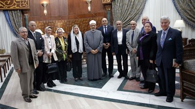 شيخ الأزهر يلتقي أعضاء المنتدى المصري للتنمية المستدامة (صور)