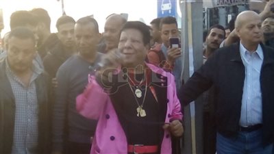 شعبان عبد الرحيم من مطار القاهرة: عايزين دستور جديد (فيديو وصور)