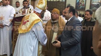 بالصور.. قيادات بـ«الوفد» تزور كنائس أسيوط للتهنئة بعيد الميلاد