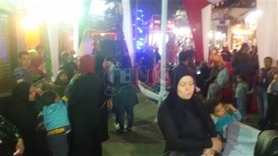 توافد المواطنين على لجان الاستفتاء قبل إغلاقها (صور)