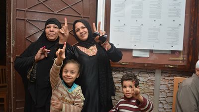 كيف اختتم المصريون استفتاء التعديلات الدستورية؟ (صور)